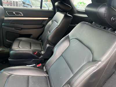 2017 Ford Explorer, $16990. Photo 11
