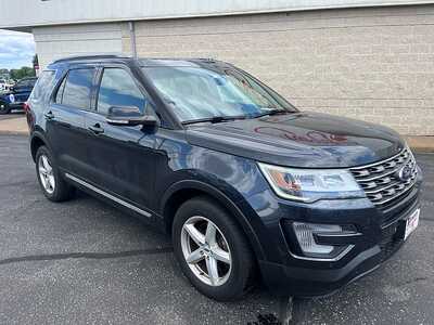 2017 Ford Explorer, $16990. Photo 2