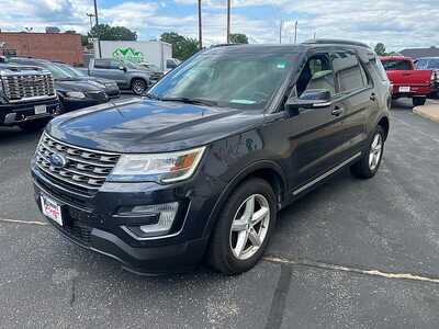 2017 Ford Explorer, $16990. Photo 4