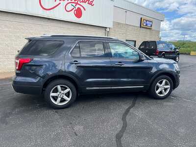 2017 Ford Explorer, $16990. Photo 8