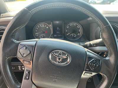2017 Toyota Tacoma, $23810. Photo 11