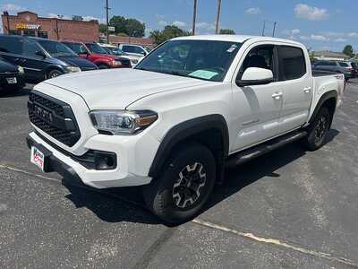 2017 Toyota Tacoma, $23810. Photo 4