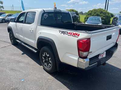2017 Toyota Tacoma, $23810. Photo 5