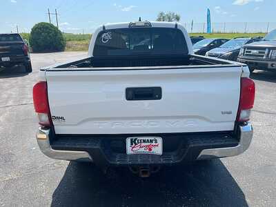 2017 Toyota Tacoma, $23810. Photo 6