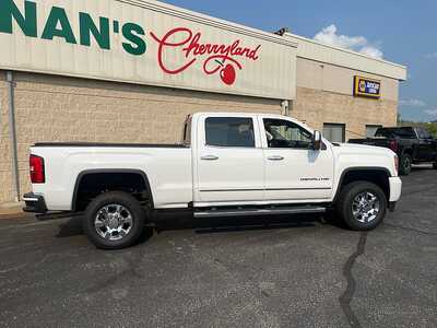2017 GMC 3500 Crew Cab, $29755. Photo 8