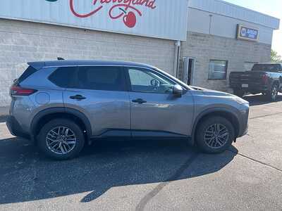 2023 Nissan Rogue, $18490. Photo 9