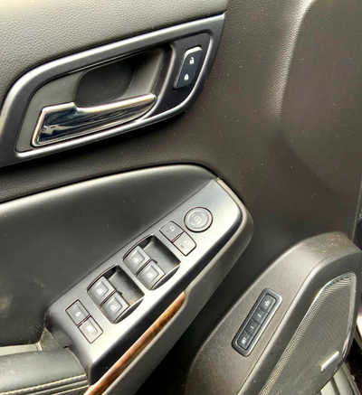 2015 Chevrolet Suburban, $20995. Photo 5