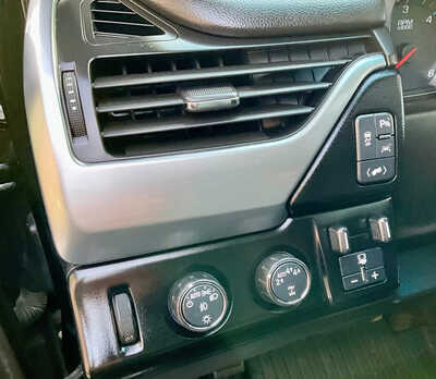 2018 Chevrolet Suburban, $18500. Photo 11