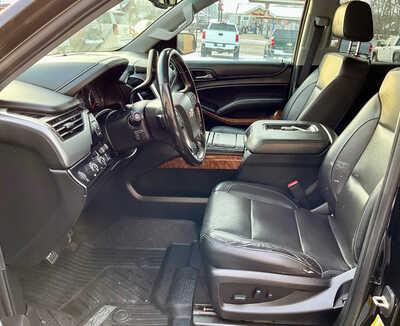 2018 Chevrolet Suburban, $18500. Photo 4