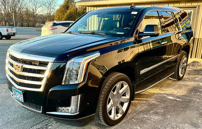 2017 Cadillac Escalade, $15995. Photo 3