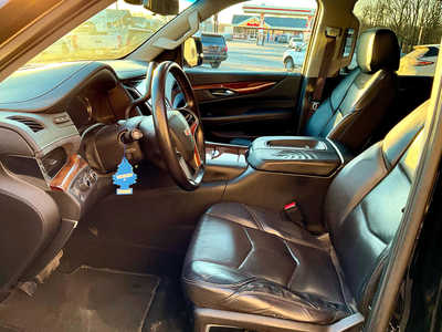2017 Cadillac Escalade, $15995. Photo 4