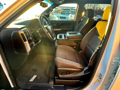2017 Chevrolet 1500 Crew Cab, $19995. Photo 5