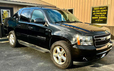2013 Chevrolet Avalanche, $14995. Photo 3