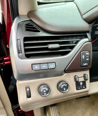 2017 Chevrolet Suburban, $15495. Photo 8