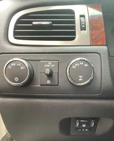 2013 Chevrolet Avalanche, $11995. Photo 10