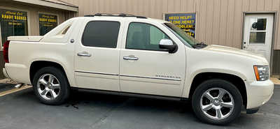 2013 Chevrolet Avalanche, $11995. Photo 2