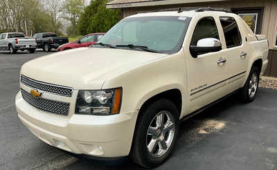 2013 Chevrolet Avalanche, $11995. Photo 4