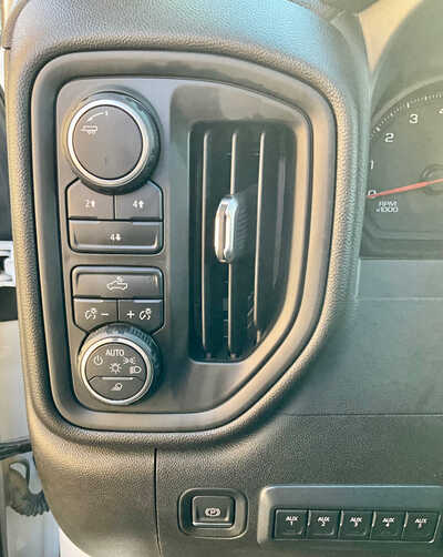 2021 Chevrolet 2500 Ext Cab, $27995. Photo 10