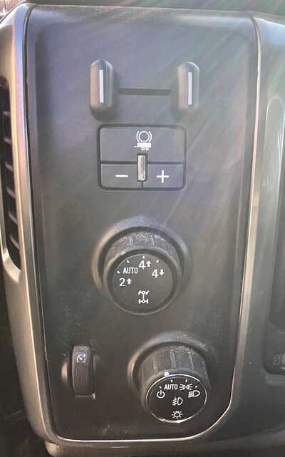 2015 Chevrolet 1500 Crew Cab, $0. Photo 8