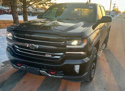 2017 Chevrolet 1500 Crew Cab, $14500. Photo 3