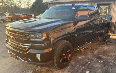 2017 Chevrolet 1500 Crew Cab, $14500. Photo 4