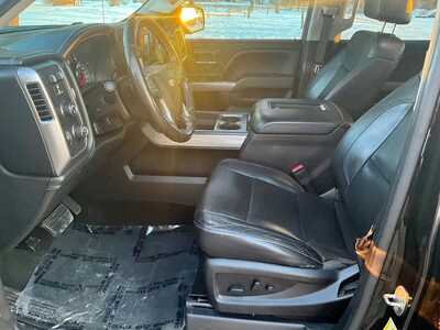 2017 Chevrolet 1500 Crew Cab, $14500. Photo 5