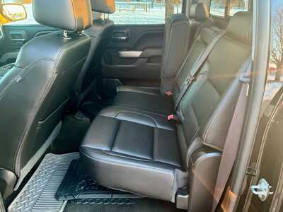 2017 Chevrolet 1500 Crew Cab, $14500. Photo 6