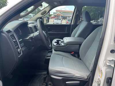2017 RAM 1500 Crew Cab, $14988. Photo 4