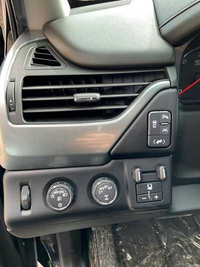 2018 Chevrolet Suburban, $0. Photo 10