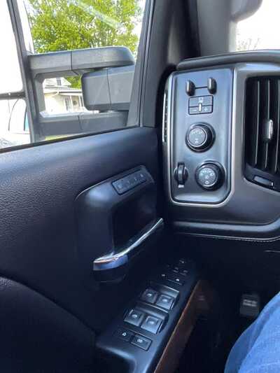 2019 Chevrolet 2500 Crew Cab, $32995. Photo 11