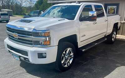 2019 Chevrolet 2500 Crew Cab, $32995. Photo 3
