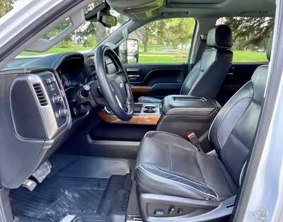 2019 Chevrolet 2500 Crew Cab, $32995. Photo 7