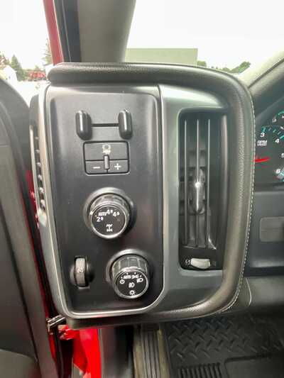 2017 Chevrolet 1500 Crew Cab, $15995. Photo 9