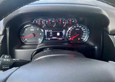 2018 Chevrolet Suburban, $18995. Photo 5