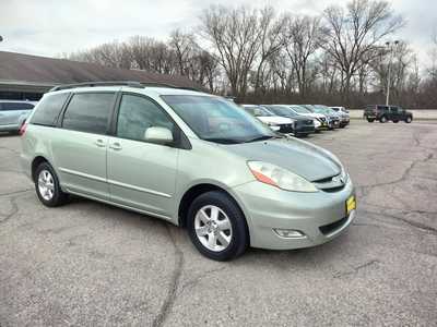 2006 Toyota Sienna, $4995. Photo 2