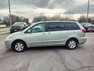 2006 Toyota Sienna, $4995. Photo 5