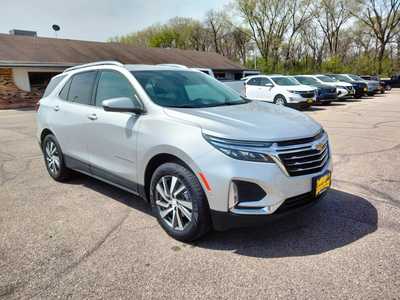 2022 Chevrolet Equinox, $28375. Photo 2