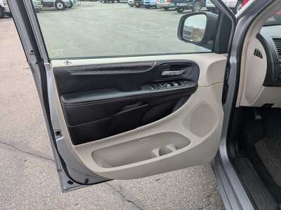 2014 Chrysler Town & Country, $7995. Photo 10