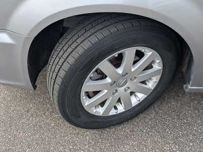 2014 Chrysler Town & Country, $7995. Photo 9