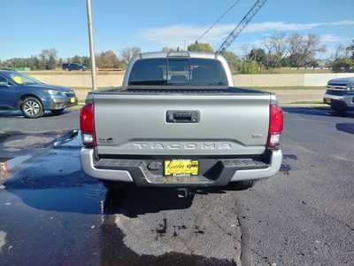 2018 Toyota Tacoma, $27450. Photo 7