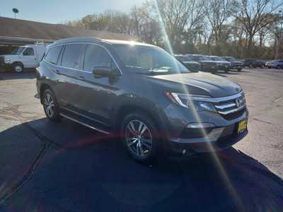 2017 Honda Pilot, $21987. Photo 2