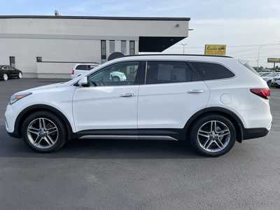 2017 Hyundai Santa Fe, $13983. Photo 5