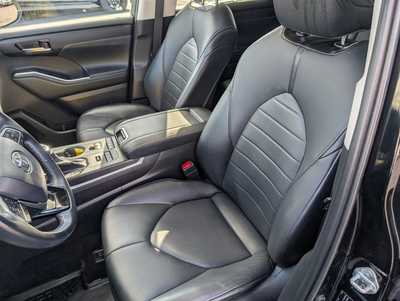 2021 Toyota Highlander, $36937. Photo 11