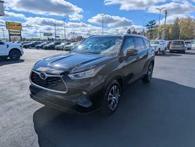 2021 Toyota Highlander, $36937. Photo 4