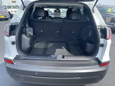 2021 Jeep Cherokee, $23996. Photo 9