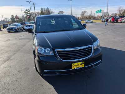 2014 Chrysler Town & Country, $11997. Photo 3