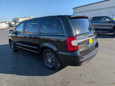 2014 Chrysler Town & Country, $11997. Photo 6