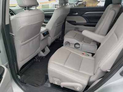 2019 Toyota Highlander, $29450. Photo 10
