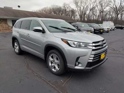 2019 Toyota Highlander, $29450. Photo 2
