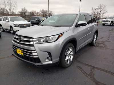 2019 Toyota Highlander, $29450. Photo 4